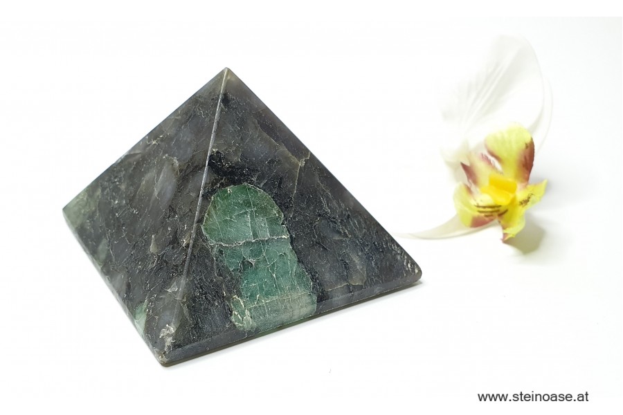 Smaragd Pyramide 5,5cm